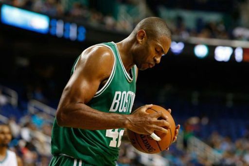 九游体育-雄鹿新秀表现惊艳，全场观众掌声不断，组织图片而且她的也是.-九游体育