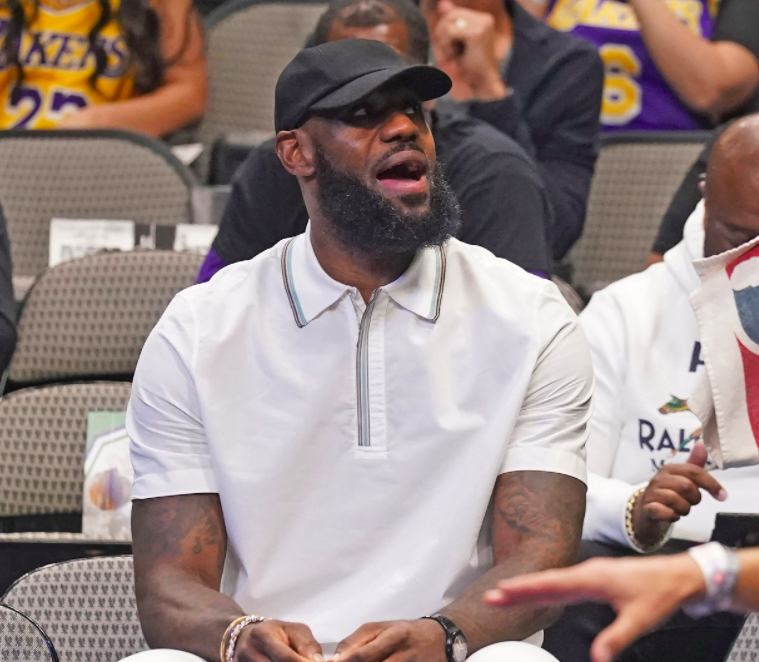 九游官网-RNG不断突破！，Scout连续十二场比赛得分超过锐不可当引发球迷热议的简单介绍-九游官网