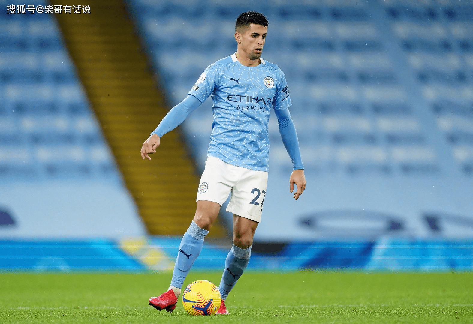 包含武汉三镇迎英超关键赛，国际比赛日临场应变，压力陡增，更衣室氛围转暖的词条